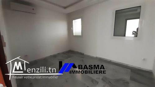 un appartement du type S+3 à vendre à Khzema Est