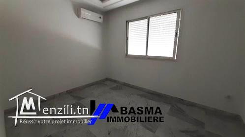 un appartement du type S+3 à vendre à Khzema Est