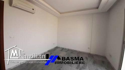 un appartement du type S+3 à vendre à Khzema Est