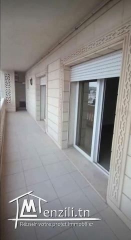 Avendre le deriniére appartement de type s+3 pied dans leau à zone touristique sousse