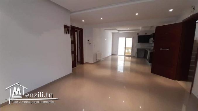 Avendre le deriniére appartement de type s+3 pied dans leau à zone touristique sousse