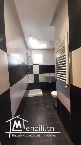 Avendre le deriniére appartement de type s+3 pied dans leau à zone touristique sousse