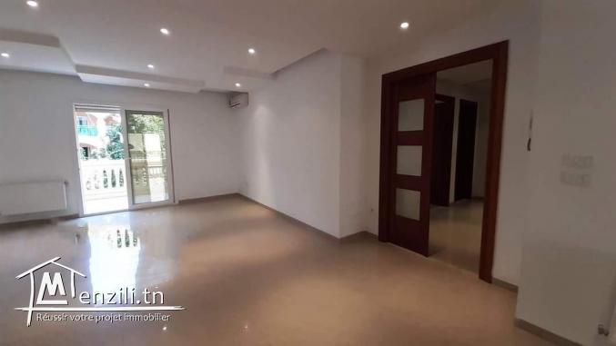 Avendre le deriniére appartement de type s+3 pied dans leau à zone touristique sousse