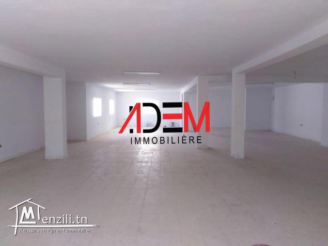 Dépôt de 210m² bien situé à Khzema