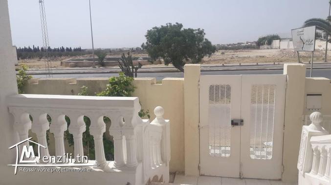 Villa et appartement sur la route principale de Hay Erriadh