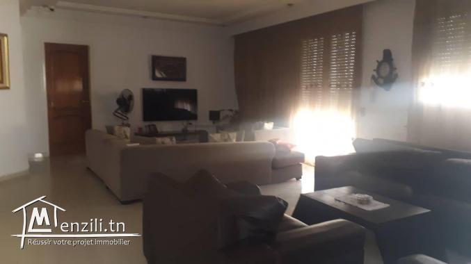 Villa et appartement sur la route principale de Hay Erriadh