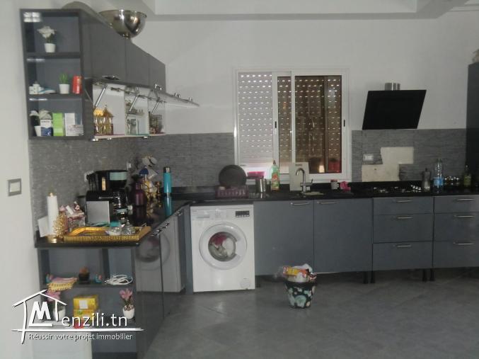 Une villa de luxe avec piscine avec un studio