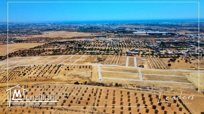 للبيع مشروع تقسيم يبعد 3 كلم على منارة الحمامات