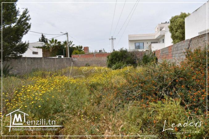 A VENDRE un beau terrain viabilisé, situé à LA SOUKRA