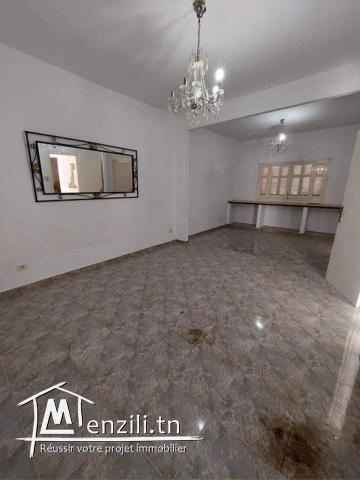 Villa emplacement stratégique de 395 m2 à khezama est