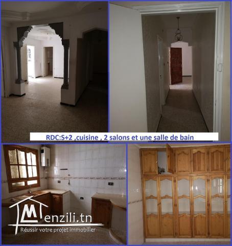 Maison à vendre divisée en 2 appartements et un studio