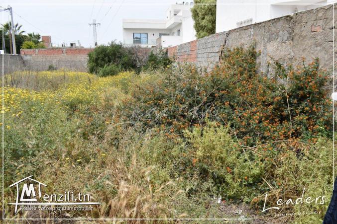 A VENDRE  un beau terrain viabilisé, situé à LA SOUKRA