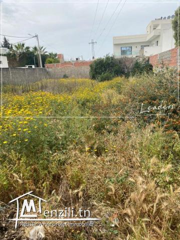 A VENDRE  un beau terrain viabilisé, situé à LA SOUKRA