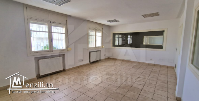 Immeuble R+1 à usage professionnel à El Manar1