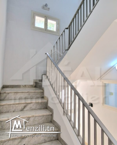 Immeuble R+1 à usage professionnel à El Manar1