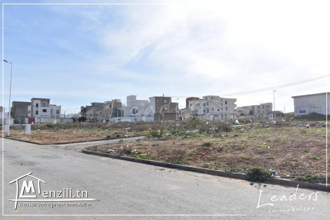 À vendre un terrain constructible situé à jardins d'el menzah 2