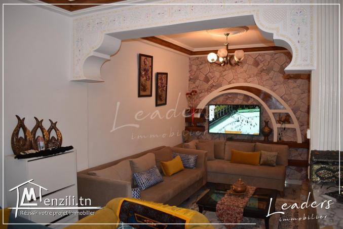 A vendre chez notre agence LEADERS_IMMO une Triplex  S+3 situé à SOKRA