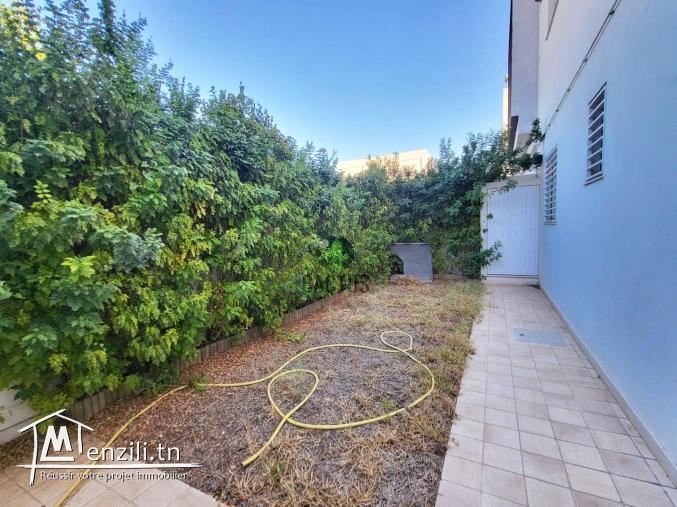 Villa de 330m² sur un terrain de 208m² à Cité el wafa