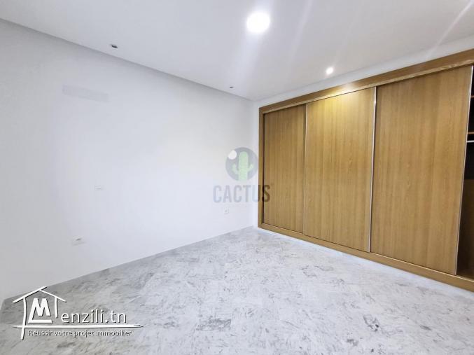 Villa de 330m² sur un terrain de 208m² à Cité el wafa