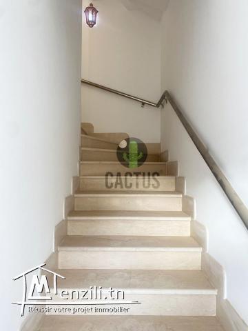 Villa de 330m² sur un terrain de 208m² à Cité el wafa