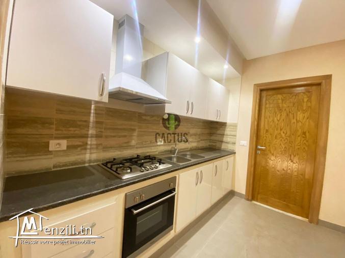 Villa de 330m² sur un terrain de 208m² à Cité el wafa