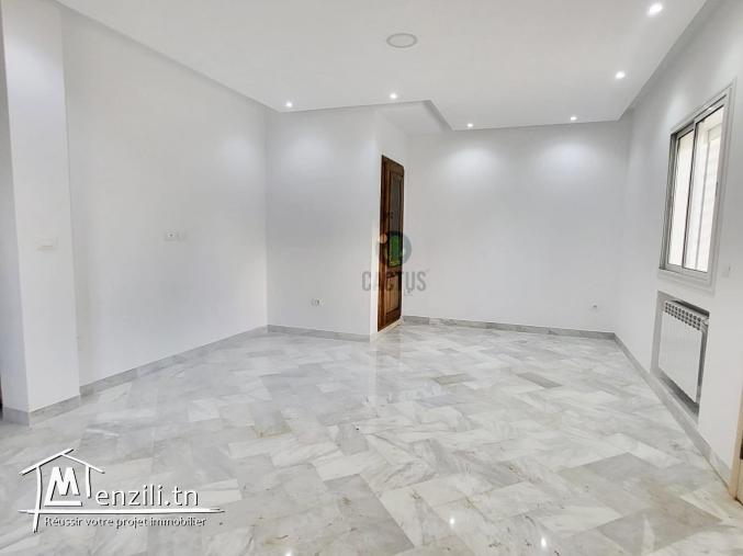 Villa de 330m² sur un terrain de 208m² à Cité el wafa