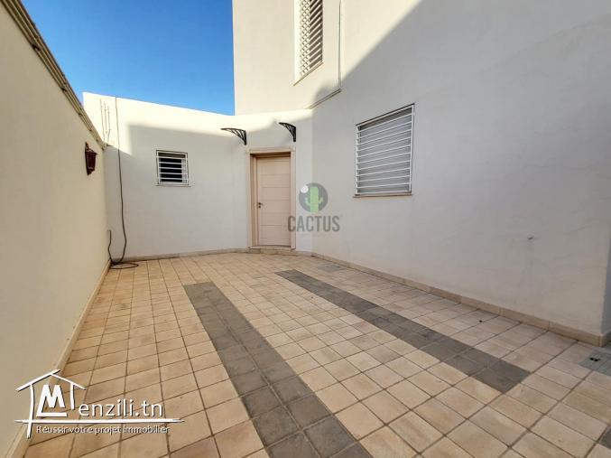 Villa de 330m² sur un terrain de 208m² à Cité el wafa