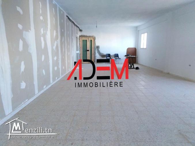 Local de 320m² situé sur la zone industrielle de Sidi Abdelhamid