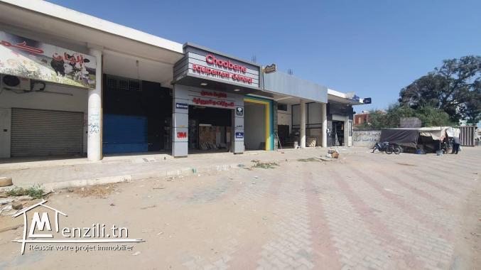 Locaux commerciaux ( rez de chaussée + espace aérien ) à vendre sur une route principale - SFAX