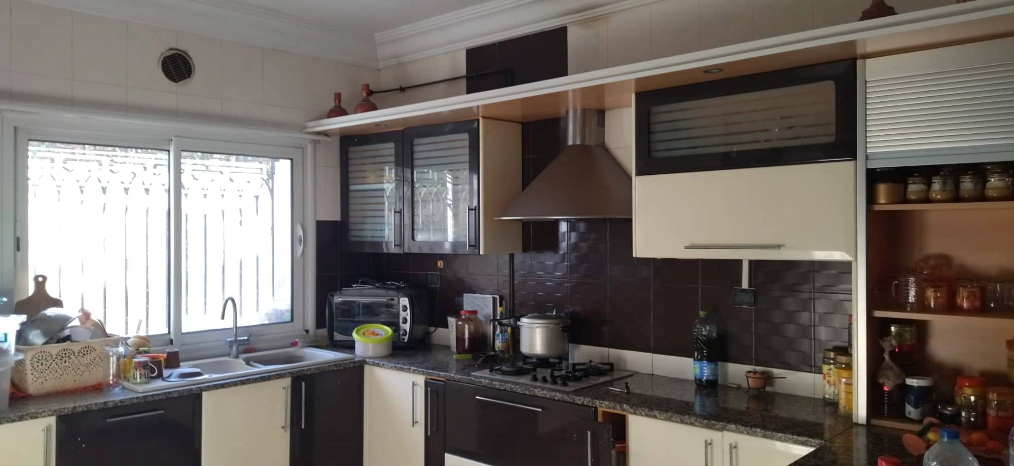 Avendre une bel.villa avec picine à khezama