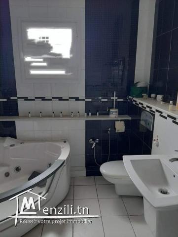 Avendre une bel.villa avec picine à khezama