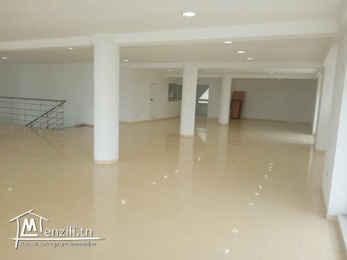 A VENDRE Espace commercial tout usage en duplex de 262m² surface utile