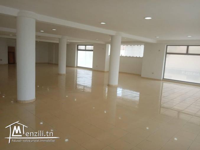 A VENDRE Espace commercial tout usage en duplex de 262m² surface utile
