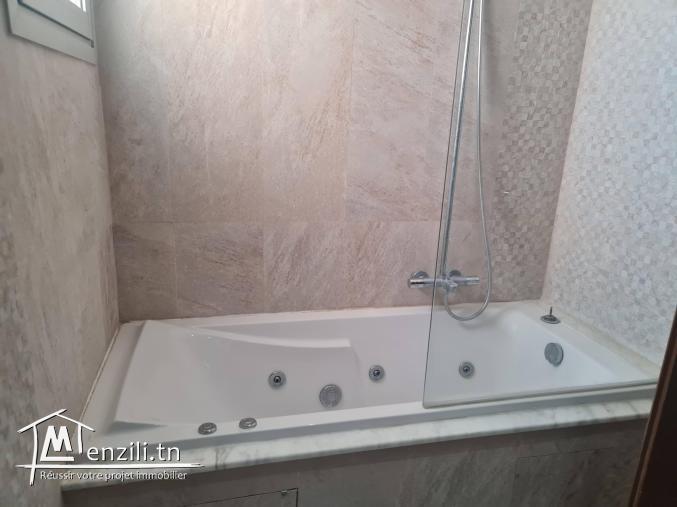 À louer bel appartement très bien meublé au lac2