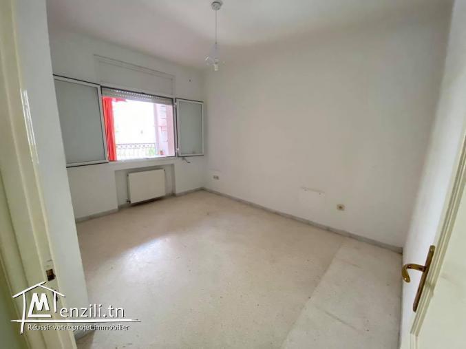 AGREABLE S+2 AVEC PLACE DE PARKING ET CELLIER