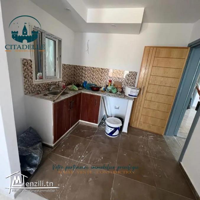 un appartement s+4 rdc avec garage situé à kélibia a vendre