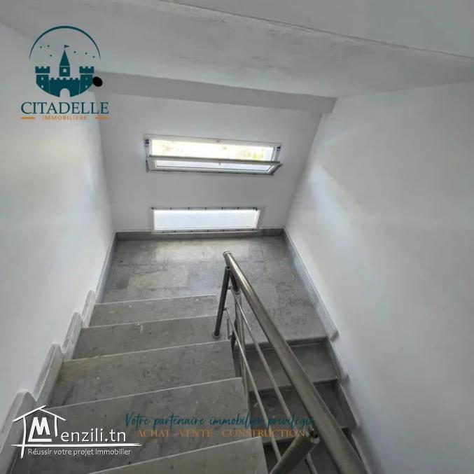 un appartement s+4 rdc avec garage situé à kélibia a vendre