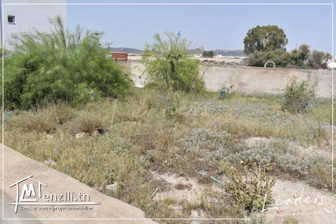 A VENDRE  un beau terrain viabilisé, situé à Chotrana 1