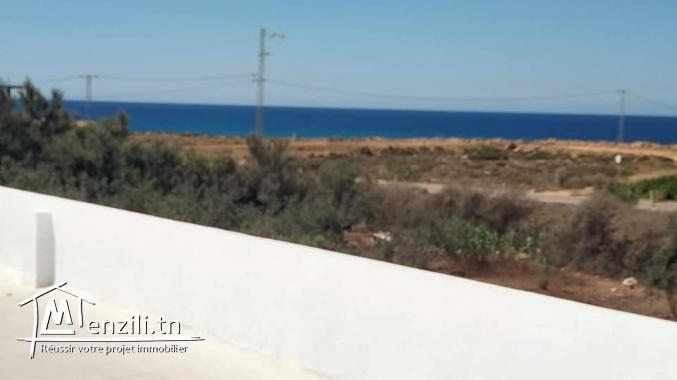 à vendre une villa s+2 avec piscine à plage El Haouaria