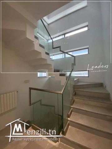 A vendre une villa S+3 avec une piscine situé à GAMMARTH