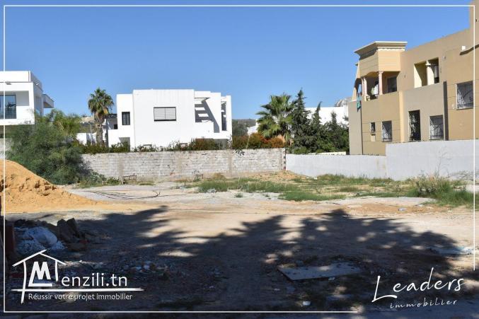 A VENDRE un beau terrain viabilisé, situé à ARIANA VILLE  .