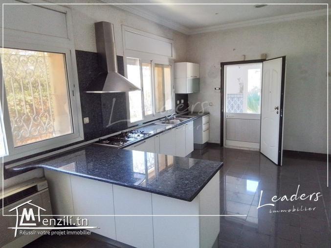 A vendre chez notre agence LEADERS_IMMO une villa  situé au LAC1.