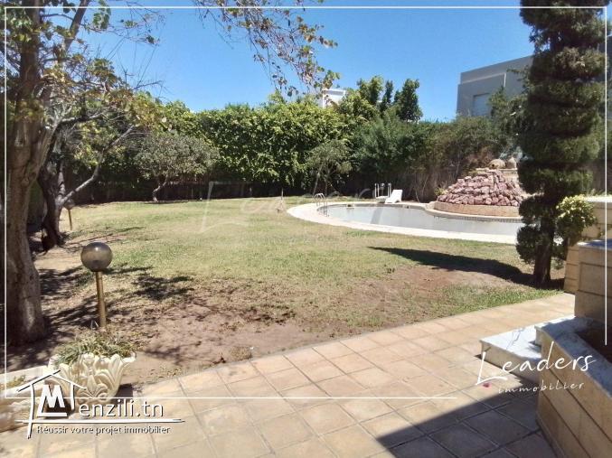 A vendre chez notre agence LEADERS_IMMO une villa  situé au LAC1.