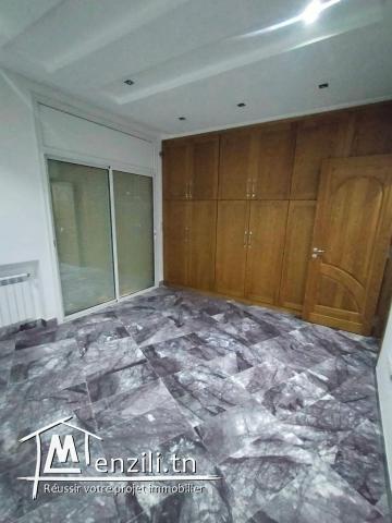 étage de villa  situé en 2 éme étage a louer à Alain savary