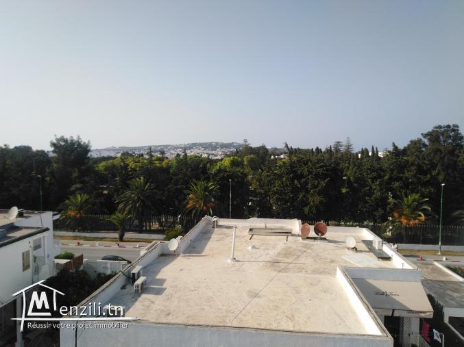 Etage villa au centre de la marsa 180m