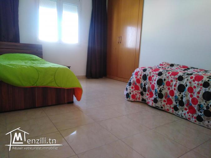 Etage villa au centre de la marsa 180m