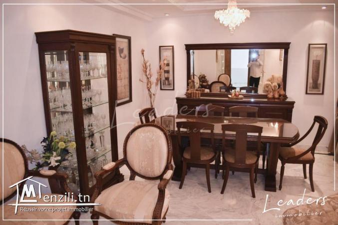 A vendre chez notre agence LEADERS_IMMO une villa S+4  situé à EL ENNASR.