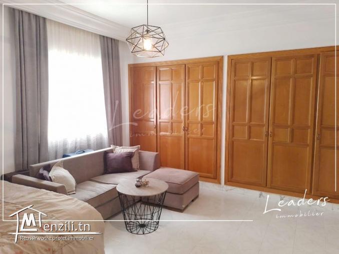 A vendre chez notre agence LEADERS_IMMO une villa S+4  situé à EL ENNASR.