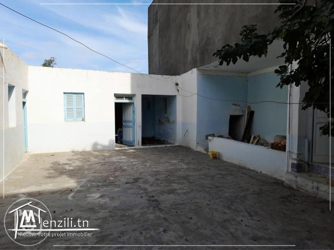 للبيع بقليبية دار عربي كبيرة تفتح على 2 طرقات