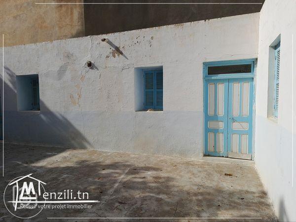 للبيع بقليبية دار عربي كبيرة تفتح على 2 طرقات